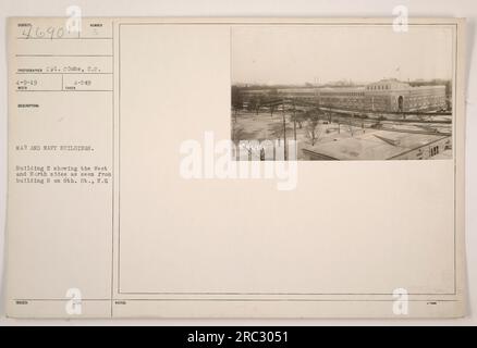 Vue du bâtiment E des bâtiments de guerre et de la marine pendant la première Guerre mondiale, prise du bâtiment B sur la 6e rue, NW. La photographie, prise le 9 avril 1919, montre les côtés ouest et nord du bâtiment E. le photographe Cpl Combs a capturé l'image. (Légende ID : 469011) Banque D'Images