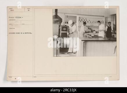 Personnel de cuisine, vu dans une scène de cuisine dans un US Naval Men's Club pendant la première Guerre mondiale. Cette photographie, numérotée 6817, a été prise par un photographe officiel français. L'image montre des cuisiniers préparant des repas, peut-être en milieu hospitalier. La description note que la scène capture un symbole des opérations de cuisine. (50 mots) Banque D'Images