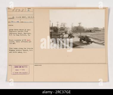 Camions du 23rd Engineers voyageant de New York à Camp Belvoir, Virginie le long de la Lincoln Highway. Le train de camions se compose de 60 camions Mack, de trois officiers et de 104 hommes. Photographie prise par Lt. E.M. De Berri du signal Reserve corps. Numéro de l'image : 111-SC-5828. Banque D'Images