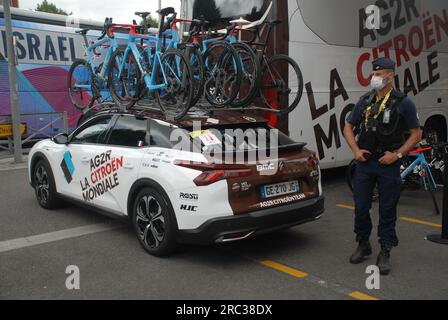 Tarbes, France-6 juillet 2023 : la sixième étape du Tour de France part de Tarbes. De nombreux cyclistes ont assisté aux événements qui ont eu lieu quelques heures avant la course. Banque D'Images