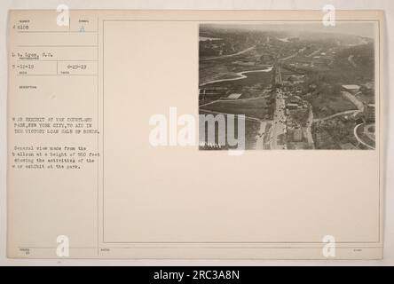 Vue aérienne de l'exposition de guerre au parc Van Cortlandt à New York, prise d'un ballon à une hauteur de 500 pieds, le 12 mai 1919. L'exposition a été tenue pour appuyer la vente d'obligations par prêt Victory. Banque D'Images