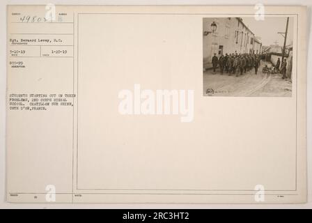 Les étudiants de l'école du signal du 2e corps à Châtillon sur Seine, France commencent à résoudre leurs problèmes. Cette photographie a été prise le 20 janvier 1919. L'étudiant visé est le sergent Bernard Levey, S.C. Banque D'Images