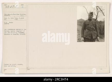 Légende : Sgt. 1st.cl.Sheridan McAuley a pris cette photographie le 2 décembre 1918 à Euvezin, Meurthe et Moselle, France. L'image montre le 1e lieutenant George E. McCarthy, aumônier principal de la 7e division. Cette photographie a été approuvée par le censeur de l'A.E.F. mais la date exacte est inconnue. Banque D'Images