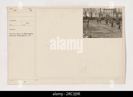 Soldats pratiquant des exercices à baïonnette à Washington Barracks à Washington, DC pendant la première Guerre mondiale. La photographie a été prise en 1917. Banque D'Images