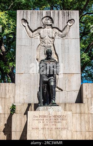 Statue de Don Pedro de Mendoza, fondateur de Buenos Aires dans le parc Lezama à Buenos Aires en Argentine Banque D'Images