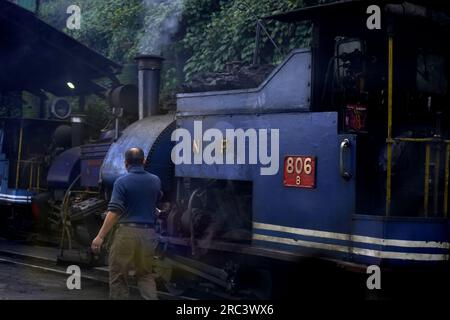 Un train jouet est un jouet qui représente un train. Banque D'Images