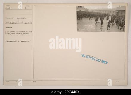 Soldats participant aux exercices du jour de Thanksgiving à la 21e Grande Div Corps de transport à Camp Pullman, France. La photographie a été prise le 28 novembre 1918. Banque D'Images