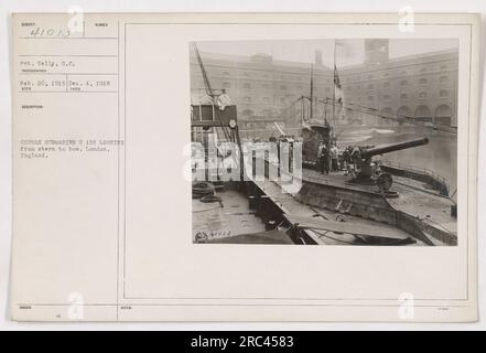 Photographie du sous-marin allemand U 155 prise à Londres, en Angleterre, le 26 février 1919. La photo offre une vue de la poupe à la proue du sous-marin. Le soldat Kelly était le photographe. Banque D'Images