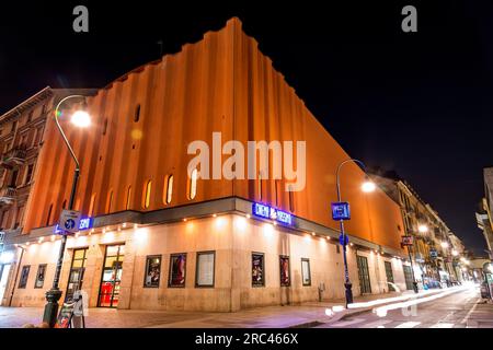 Turin, Italie - 27 mars 2022 : vue extérieure du Cinema Massimo, un cinéma classique proposant des films grand public et des films d'art-House, ainsi que des événements multi-films Wit Banque D'Images