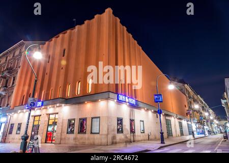 Turin, Italie - 27 mars 2022 : vue extérieure du Cinema Massimo, un cinéma classique proposant des films grand public et des films d'art-House, ainsi que des événements multi-films Wit Banque D'Images