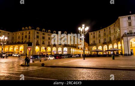 Turin, Italie - 27 mars 2022 : Piazza Vittorio Veneto, également connue sous le nom de Piazza Vittorio, est une place de la ville de Turin, en Italie, qui tire son nom de l' Banque D'Images