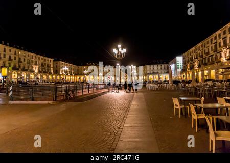 Turin, Italie - 27 mars 2022 : Piazza Vittorio Veneto, également connue sous le nom de Piazza Vittorio, est une place de la ville de Turin, en Italie, qui tire son nom de l' Banque D'Images