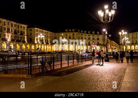 Turin, Italie - 27 mars 2022 : Piazza Vittorio Veneto, également connue sous le nom de Piazza Vittorio, est une place de la ville de Turin, en Italie, qui tire son nom de l' Banque D'Images