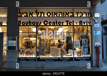 TEL AVIV, ISRAËL - 3 NOVEMBRE 2022 : Centre Bauhaus de tel Aviv, Israël. La ville blanche de tel Aviv est un site de l'UNESCO et l'un des plus importants arc de Bauhaus Banque D'Images