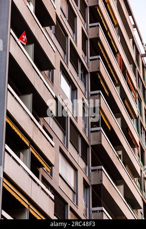 Architecture moderne et vue sur la rue à Genève, Suisse. Banque D'Images