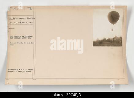 LT. H.P. KINGSMORE du signal Reserve corps a photographié l'image de la 31e division en entraînement au Camp Wheeler à Macon, en Géorgie, pendant la première Guerre mondiale. L'image montre un ballon atterrissant à l'école de ballons. La photographie a été transmise à la Division de la photographie par W.C.D. le 20 février 1918. Banque D'Images