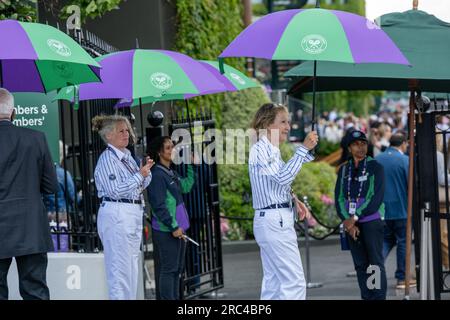 Londres, Royaume-Uni. 12 juillet 2023. Météo britannique ; averse de pluie à Wimbledon crédit : Ian Davidson/Alamy Live News Banque D'Images