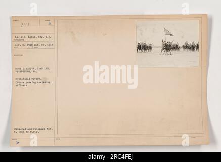 Une revue divisionnaire au camp Lee, Petersburg, va pendant la première Guerre mondiale. La photographie montre le lieutenant M.S. Les lents du signal corps passent en revue les couleurs de la division. L'image a été prise le 30 mars 1918 et a été censurée et publiée le 5 avril 1918 par W.C.D. Banque D'Images