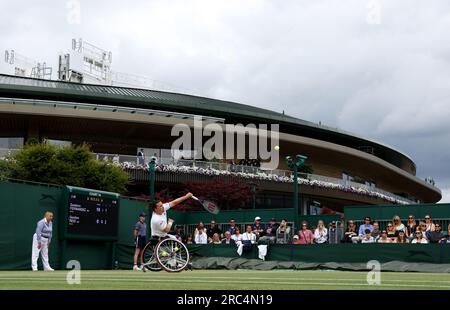 Gordon Reid en action contre Gustavo Fernandez lors du quart de finale du quart de finale du Gentlemen's Quad Wheelchair simple le 10e jour des Championnats de Wimbledon 2023 au All England Lawn tennis and Croquet Club à Wimbledon. Date de la photo : mercredi 12 juillet 2023. Banque D'Images