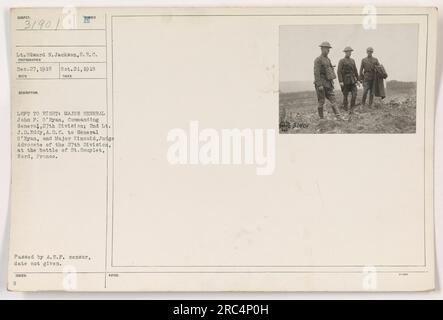 L'image représente le lieutenant Edward N. Jackson, S.R.C. photographe, prise le 27 décembre 1918 et le 21 octobre 1918, pendant la première Guerre mondiale. Sur la photo, de gauche à droite, se trouvent le major général John F. O'Ryan, commandant général de la 27e division ; le 2e lieutenant J.D. Eddy, A. D. C. au général O'Ryan ; et au major Kincaid, juge-avocat de la 27e division. La photo a été prise à la bataille de St. Souplet dans le Nord, France. La photographie a été transmise par le censeur de l'A.E.F. mais aucune date précise n'est donnée. Banque D'Images