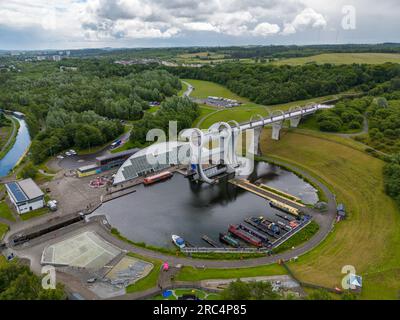 Photo aérienne drone de la roue de Falkirk à Falkirk, Écosse. C'est une grande écluse de bateau qui est un point de repère. Banque D'Images
