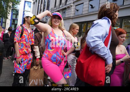 Les fans arrivent pour la première européenne de Barbie au Cineworld Leicester Square à Londres. Date de la photo : mercredi 12 juillet 2023. Banque D'Images