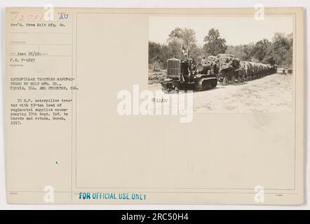 Sumber au tracteurs Caterpillar fabriqués par Holt Mfg. Co. Accompagnent le 37e Régl. INF. À Laredo et retour, mars 1917. La photo montre un tracteur BUD 75 H.P. caterpillar transportant une charge de 53 tonnes de fournitures régimentaires. Il s'agit d'une photo utilisée à des fins officielles, reçue de Holt Mfg Co. Le 26 juin 1918. Banque D'Images