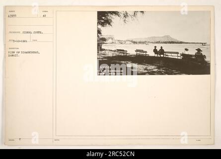 Une photographie prise par le signal corps montre une vue de Diamondhead, Hawaii. L'image montre le principal monument de Diamondhead du point de vue d'un hôtel voisin. Cette photo, étiquetée numéro 43935, a été prise en 1921 et reçue pour distribution en octobre de la même année. Banque D'Images