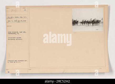 L'image montre des officiers examinateurs lors d'un examen divisionnaire à Camp Lee, Petersburg, va. L'agent de révision est le lieutenant M.S. Vents du signal corps. La photo a été prise le 30 mars 1918 et publiée le 5 avril 1918. Il est étiqueté RECO NUMÉRO 21*7 et est issu de la collection des activités militaires américaines pendant la première Guerre mondiale. Banque D'Images