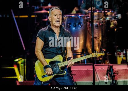 Copenhague, Danemark. 11 juillet 2023. Le chanteur, auteur-compositeur et musicien américain Bruce Springsteen donne un concert avec le E Street Band au Parken à Copenhague. Crédit : Gonzales photo/Alamy Live News Banque D'Images