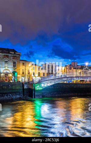 Dublin, Irlande. Le pont Liffey (pont Ha'Penny) Banque D'Images