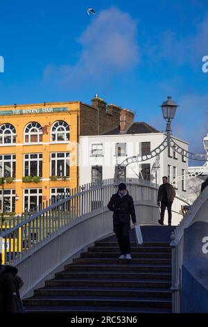 Dublin, Irlande. Le pont Liffey (pont Ha'Penny) Banque D'Images