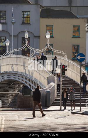 Dublin, Irlande. Le pont Liffey (pont Ha'Penny) Banque D'Images