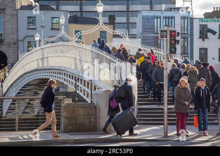 Dublin, Irlande. Le pont Liffey (pont Ha'Penny) Banque D'Images