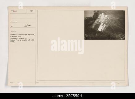 Photographie aérienne des quartiers des officiers à la station d'expérimentation de l'aviation à Hampton, en Virginie. Pris à partir d'une altitude de 1500 pieds. La photo porte le numéro 111-SC-3854 et a été prise le 3 septembre 1917. Banque D'Images