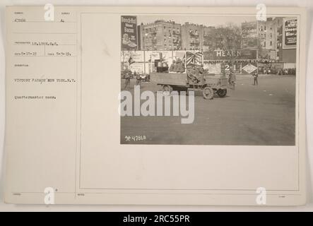 Soldats du Quartermaster corps participant à la Victory Parade à New York. Les soldats peuvent être vus devant leur tente de mess, avec divers articles alimentaires et fournitures sur l'exposition. La photographie a été prise le 5-3-19 par le lieutenant Lyon.S.C. dans le cadre de la documentation des activités militaires américaines pendant la première Guerre mondiale. Banque D'Images