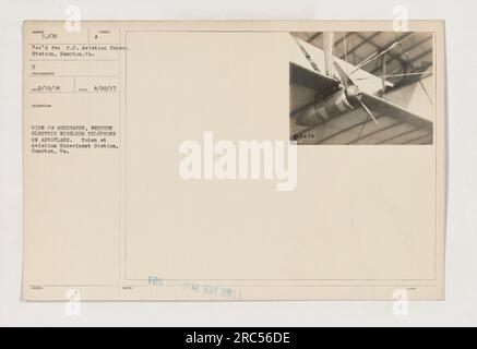 Cette photographie montre un générateur pour un téléphone sans fil Western Electric dans un avion. La photographie a été prise à la station d'expérimentation de l'aviation à Hampton, en Virginie L'image a été prise le 22 août 1917. Il est classifié pour usage officiel seulement. Banque D'Images