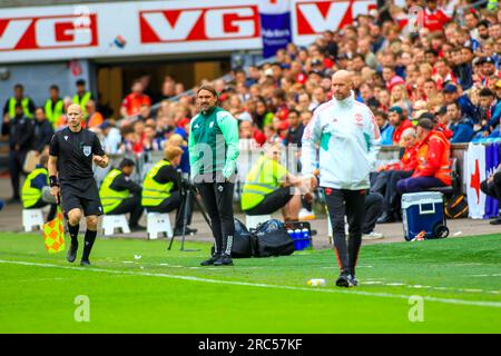 Oslo, Norvège, 12 juillet 2023. Leeds Uniteds nouveau Manager Daniel Farke et Erik Ten Hag de Manchester United dans le match entre Manchester United et Leeds United au Ullevål Stadium à Oslo. Crédit : Frode Arnesen/Alamy Live News Banque D'Images