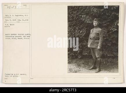 Soldats participant à un défilé militaire dirigé par le major-général Charles H. Muir, commandant le 4e corps d'armée, à Boucq, Meuse, France pendant la première Guerre mondiale. La photo a été prise le 31 octobre 1918 par le caporal R. H. Ingleston, S.C. (Sujet 28472). La photographie a été approuvée par le censeur de l'A.E.P. Banque D'Images