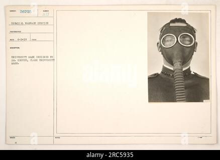 Un masque universitaire conçu par le Dr Krouse de l'Université Clark, Massachusetts. Il a été publié par le Chemical Warfare Service. Cette photographie, identifiée comme le sujet #56725, a été reçue le 2 avril 1919. Le masque est désigné comme type 2450, conçu pour protéger les individus contre la guerre chimique pendant la première Guerre mondiale. Banque D'Images