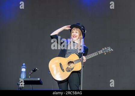 Trencin, Slovaquie. 07 juillet 2023. Suzanne Vega, chanteuse et compositrice américaine, se produit en direct sur scène lors du Festival Pohoda 2023 à l’aéroport Trencin. Le festival de Pohoda est le plus grand festival de musique en plein air en Slovaquie. (Photo Tomas Tkacik/SOPA Images/Sipa USA) crédit : SIPA USA/Alamy Live News Banque D'Images