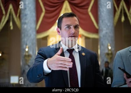 Washington, États-Unis. 12 juillet 2023. Le représentant Mike Gallagher (R-WI) s’adresse aux médias aux États-Unis Capitol, à Washington, DC, le mercredi 12 juillet, 2023. (Graeme Sloan/Sipa USA) crédit : SIPA USA/Alamy Live News Banque D'Images