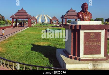 CHENNAI, TAMIL NADU, INDE, FÉVRIER 1998 - buste de la star de cinéma et ancien ministre en chef M G Ramachandran à Marina Beach à Chennai Banque D'Images