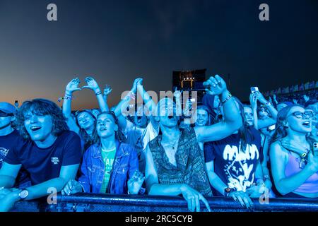 Trencin, Slovaquie. 07 juillet 2023. Une vue de la foule de fans pendant le Festival de Pohoda 2023 à l'aéroport Trencin. Le festival de Pohoda est le plus grand festival de musique en plein air en Slovaquie. (Photo Tomas Tkacik/SOPA Images/Sipa USA) crédit : SIPA USA/Alamy Live News Banque D'Images