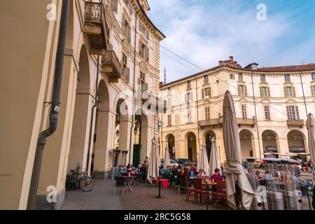 Turin, Italie - 27 mars 2022 : Piazza Vittorio Veneto, également connue sous le nom de Piazza Vittorio, est une place de la ville de Turin, en Italie, qui tire son nom de l' Banque D'Images