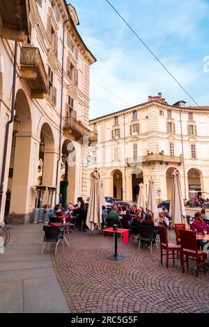 Turin, Italie - 27 mars 2022 : Piazza Vittorio Veneto, également connue sous le nom de Piazza Vittorio, est une place de la ville de Turin, en Italie, qui tire son nom de l' Banque D'Images