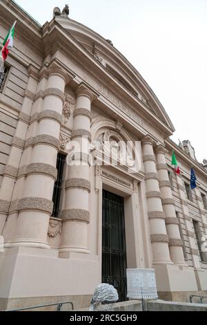 Turin, Italie - 27 mars 2022 : Piazza Carlo Alberto est l'une des places piétonnes historiques du centre de Turin, située derrière le Palazzo Carig Banque D'Images