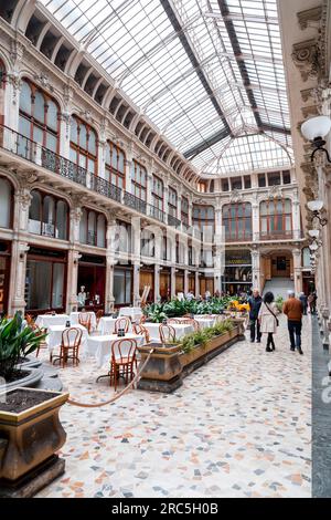 Turin, Italie - 27 mars 2022 : Cinéma Nuovo Romano est un cinéma, une galerie commerciale et un café dans le centre de Turin, Piémont, Italie. Banque D'Images