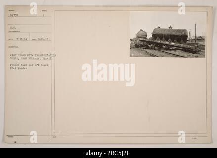 Un wagon-citerne français a déraillé à Etat yards, Camp Pullman, France. La photographie a été prise le 26 septembre 1918 par un photographe du 21e corps de transport de la Grande Division. Le numéro d'identification de la photo est 57730 S.C. Le symbole de description de l'image est E. Banque D'Images