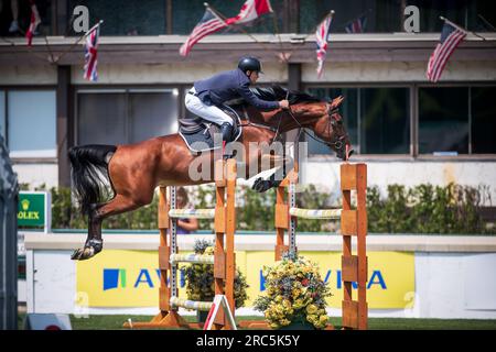 Santiago Lambre, du Brésil, participe au Rolex North American Grand Prix à Spruce Meadows. Banque D'Images